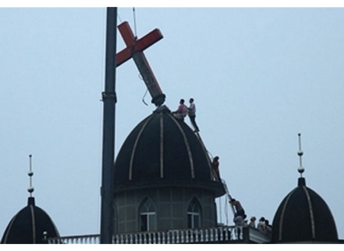 Cina, rimozione di croci e demolizione chiese Cina, rimozione di croci e demolizione chiese